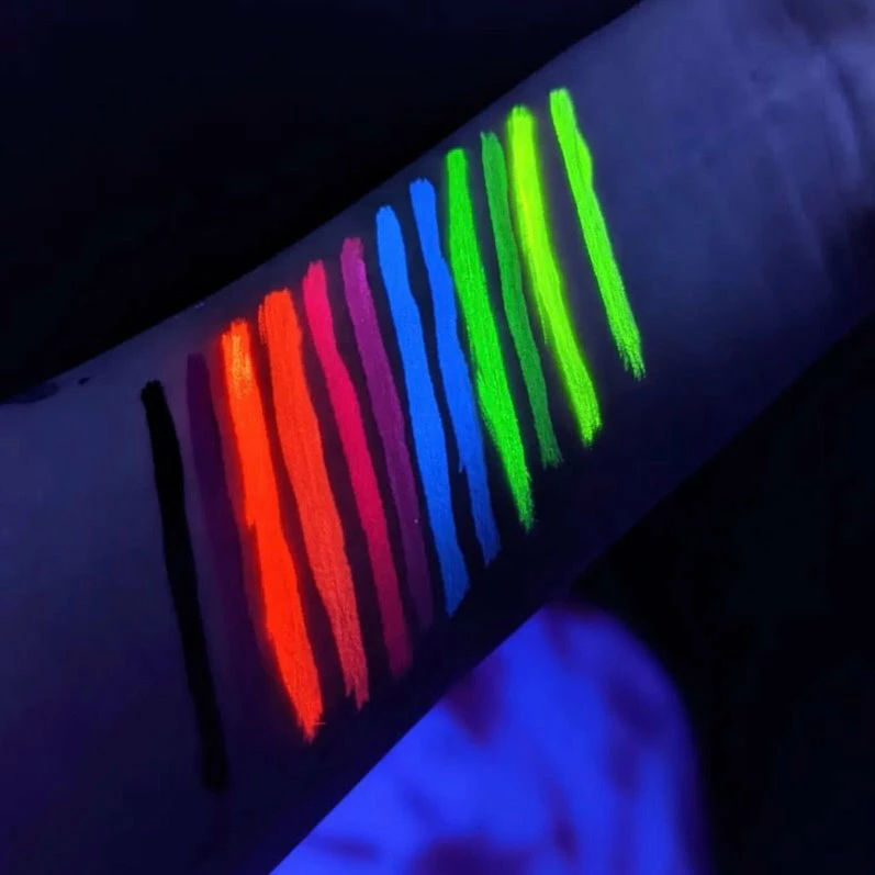 Medusa's Makeup Cake Wet Eyeliner - Red/Pink NEW! Cake Wet Eyeliners 3 Medusa's Makeup Cake Wet Eyeliner - Red/Pink NEW! Cake Wet Eyeliners